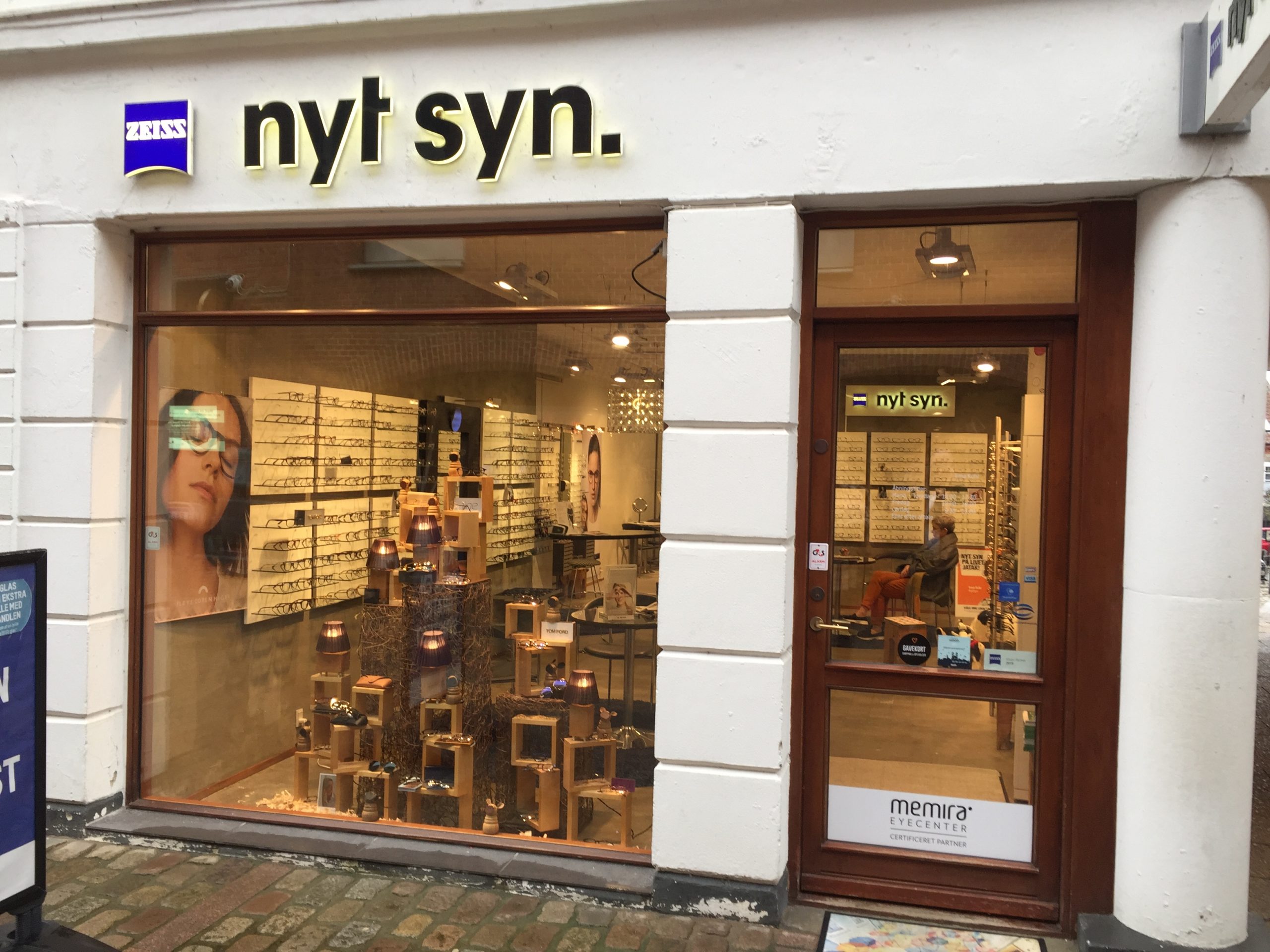 Memira Synskorrektion i midtjylland. Farvel briller og linser