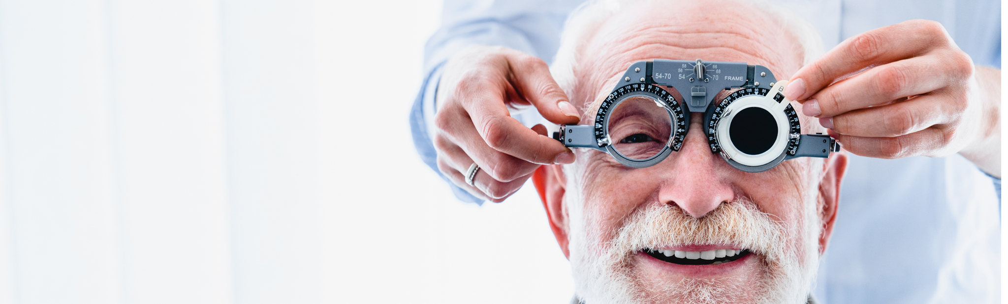 De fleste kan slippe briller og linser! Men hvilke risici er der?